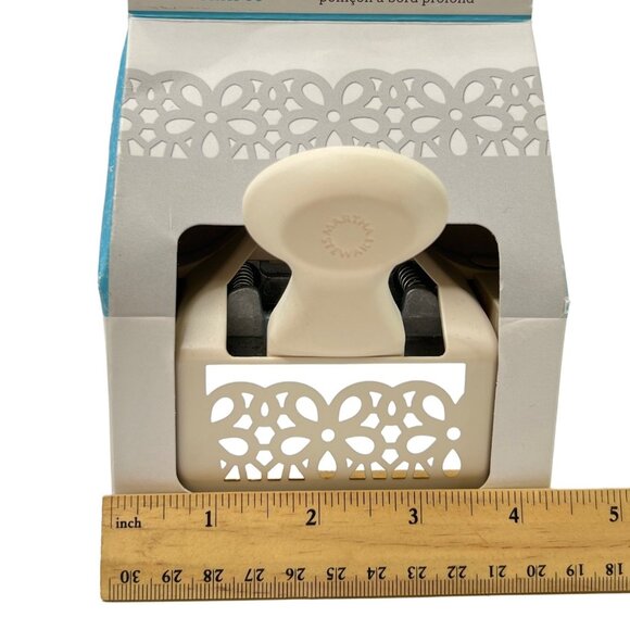 Double Edge Punch Daisy Lace Trim Martha Stewart Crafts New in Box Scrapbooking - Picture 7 of 7